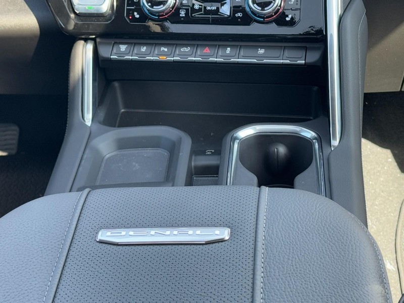 GMC Sierra 3500HD Vehicle Image 10