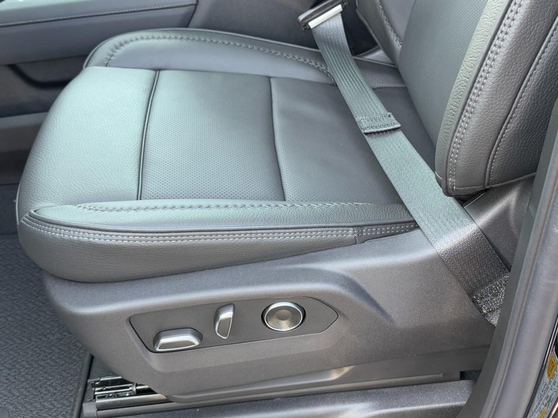 GMC Sierra 3500HD Vehicle Image 16