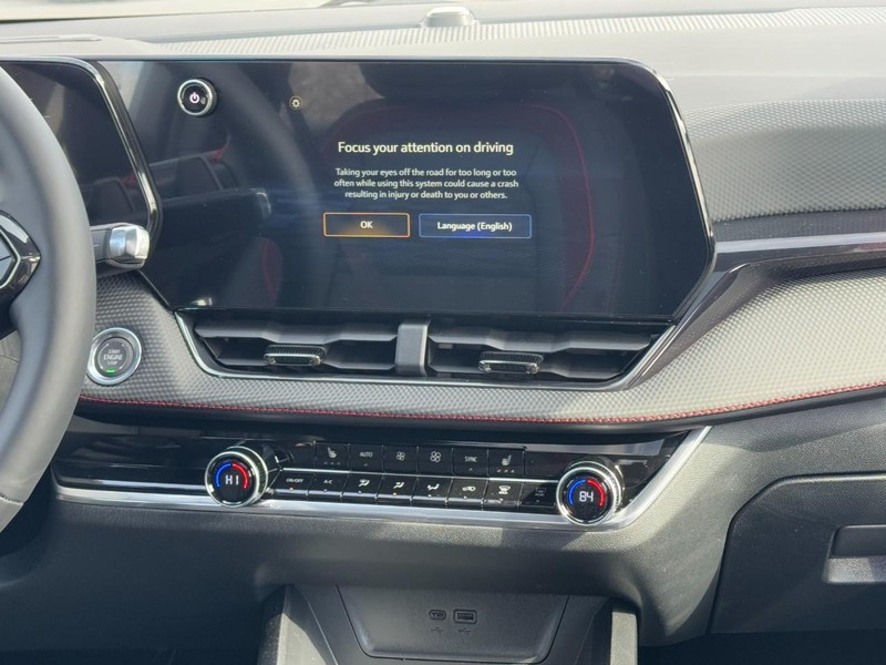 Chevrolet Equinox Vehicle Image 09