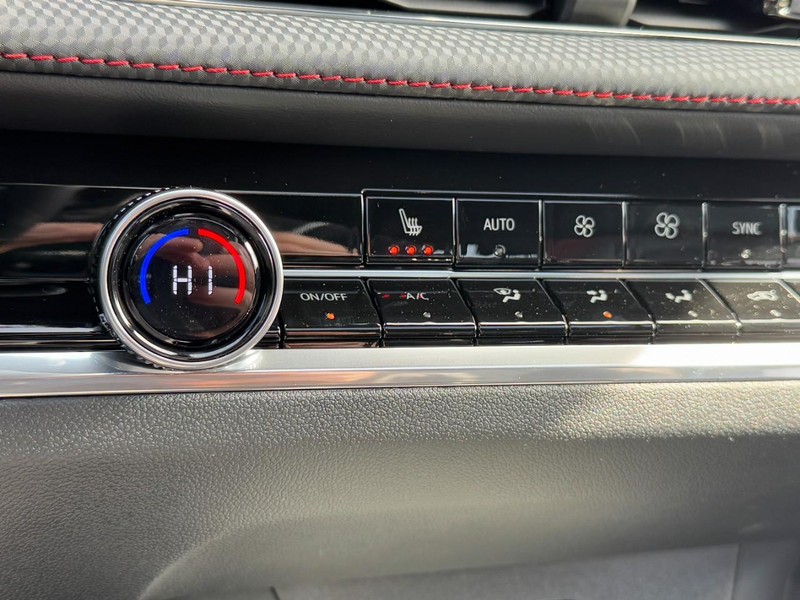 Chevrolet Equinox Vehicle Image 13