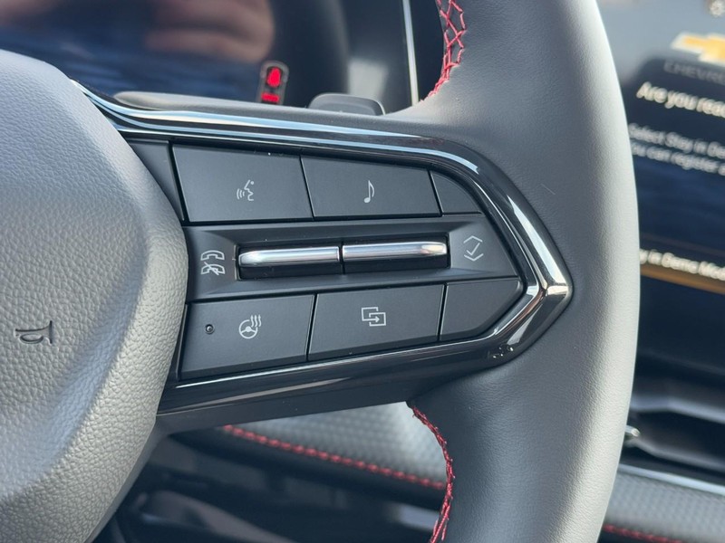 Chevrolet Equinox Vehicle Image 12