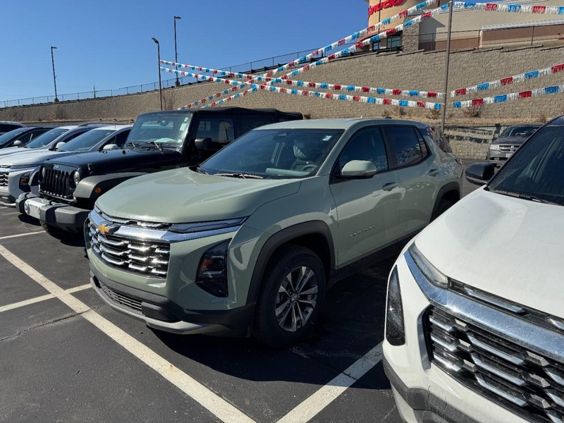 Chevrolet Equinox Vehicle Image 02