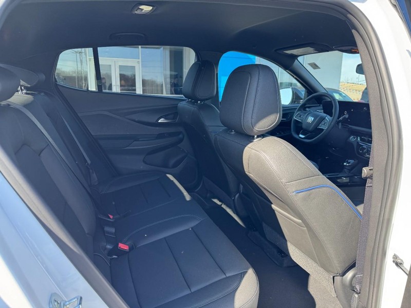 Buick Envista Vehicle Image 10