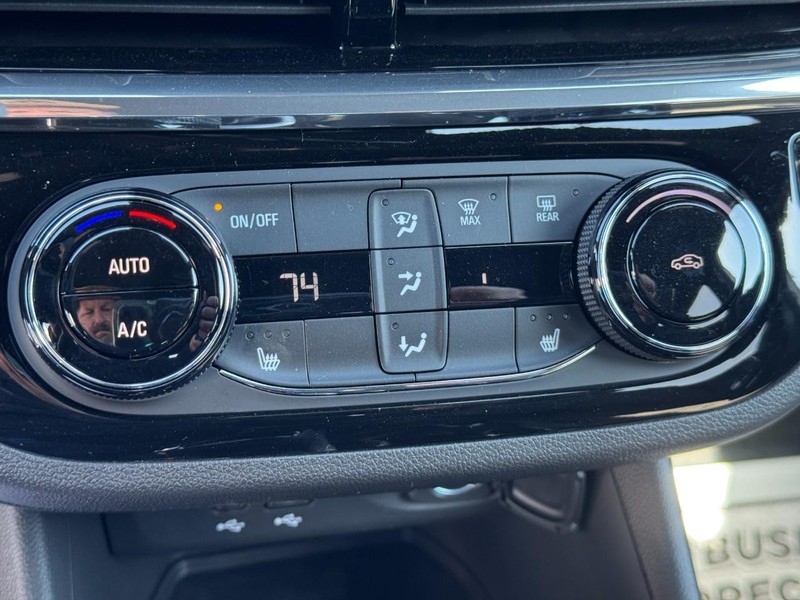 Buick Envista Vehicle Image 21