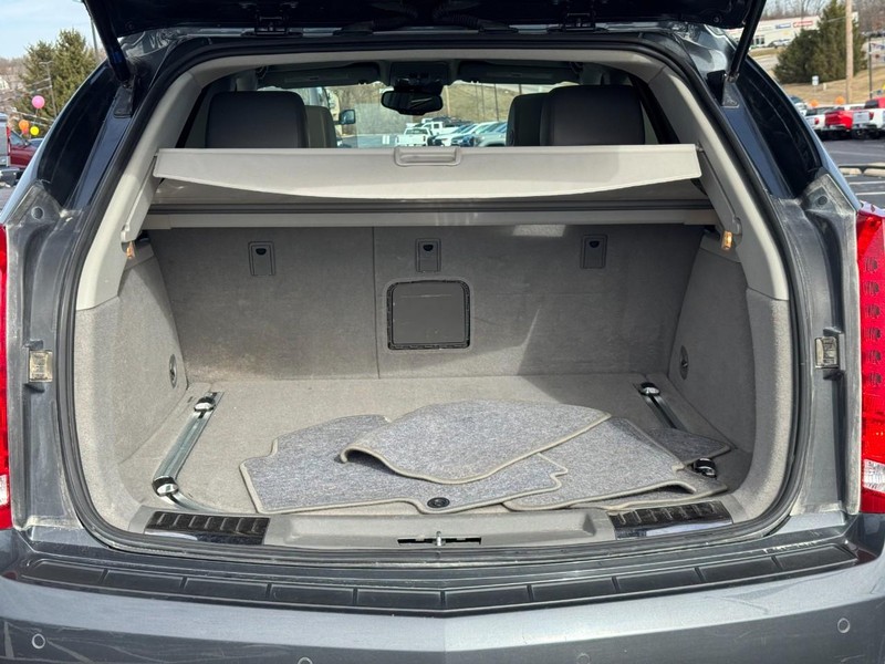 Cadillac SRX Vehicle Full-screen Gallery Image 04