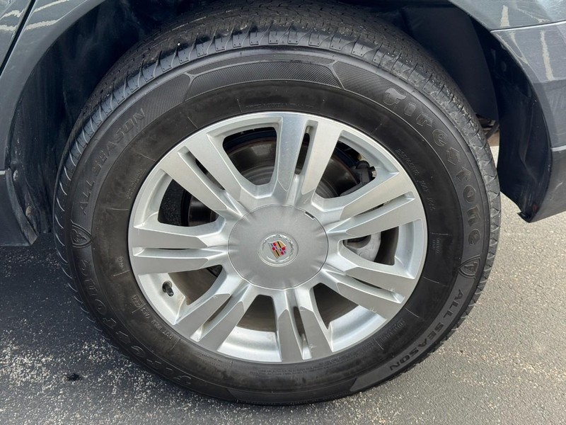 Cadillac SRX Vehicle Full-screen Gallery Image 07