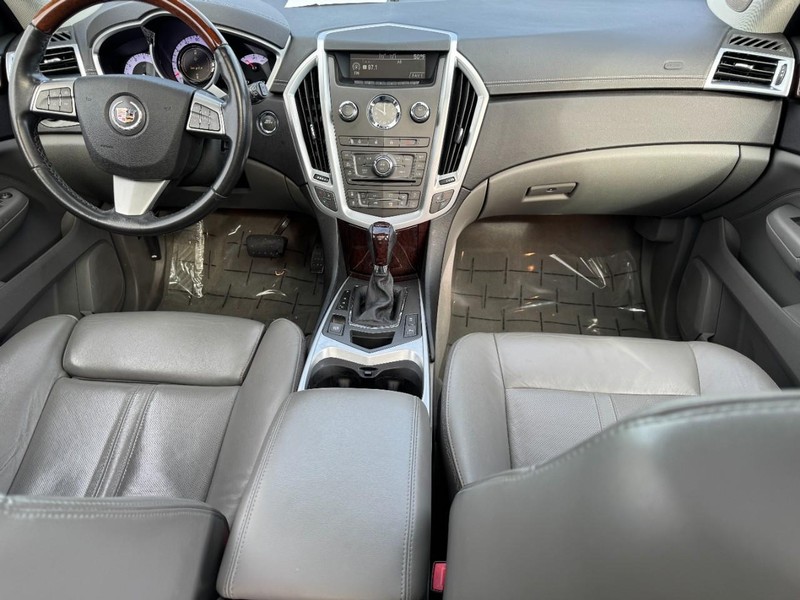 Cadillac SRX Vehicle Full-screen Gallery Image 11