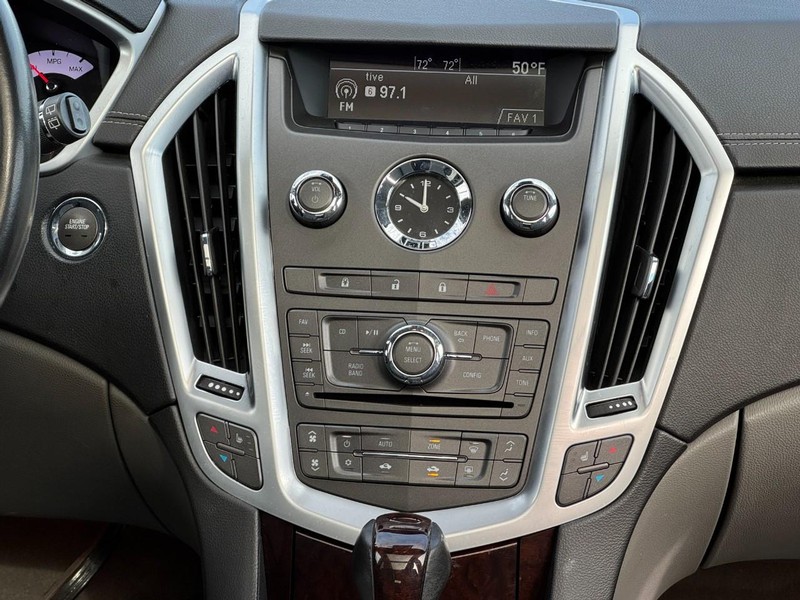 Cadillac SRX Vehicle Full-screen Gallery Image 13