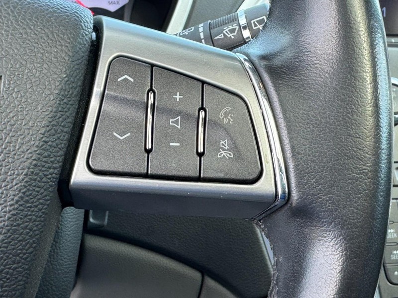 Cadillac SRX Vehicle Full-screen Gallery Image 19