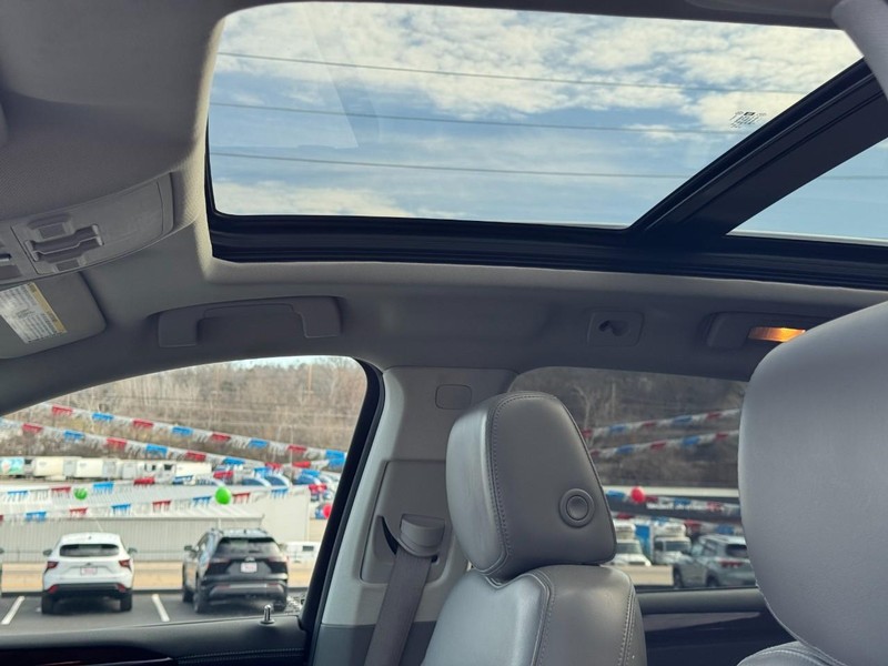 Cadillac SRX Vehicle Full-screen Gallery Image 22