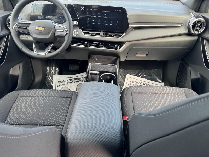 Chevrolet Equinox Vehicle Image 11