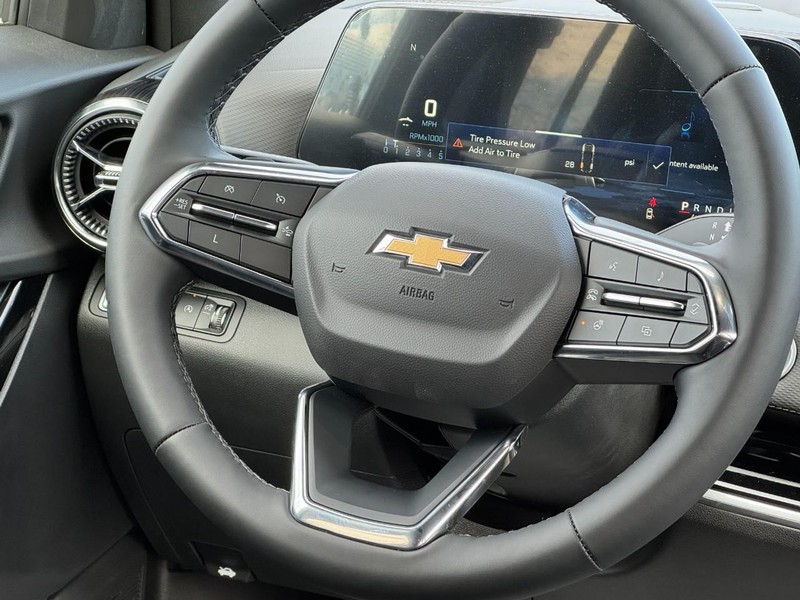Chevrolet Equinox Vehicle Image 12