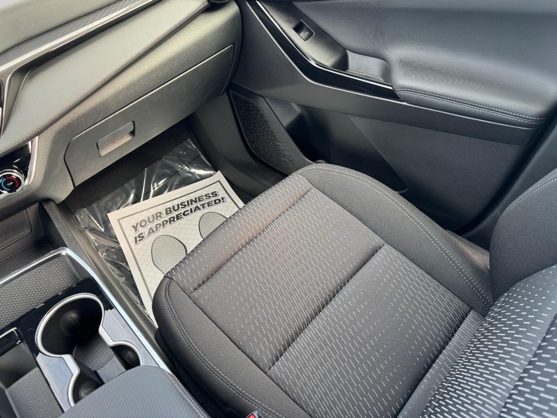 Chevrolet Equinox Vehicle Image 15