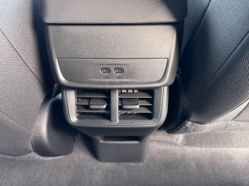 Chevrolet Equinox Vehicle Image 16