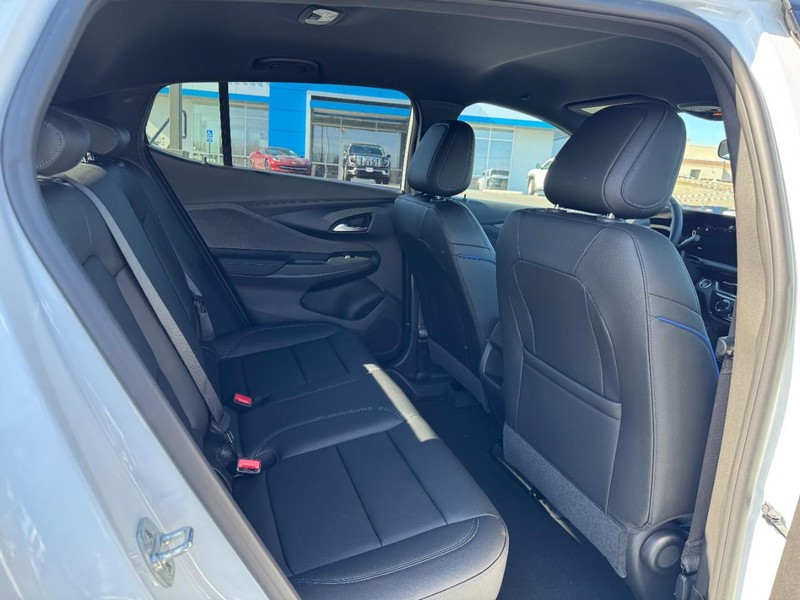 Buick Envista Vehicle Image 10