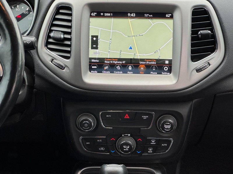 Jeep Compass Vehicle Image 13