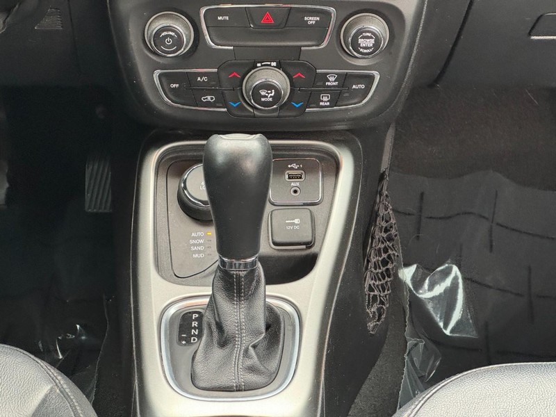 Jeep Compass Vehicle Image 14