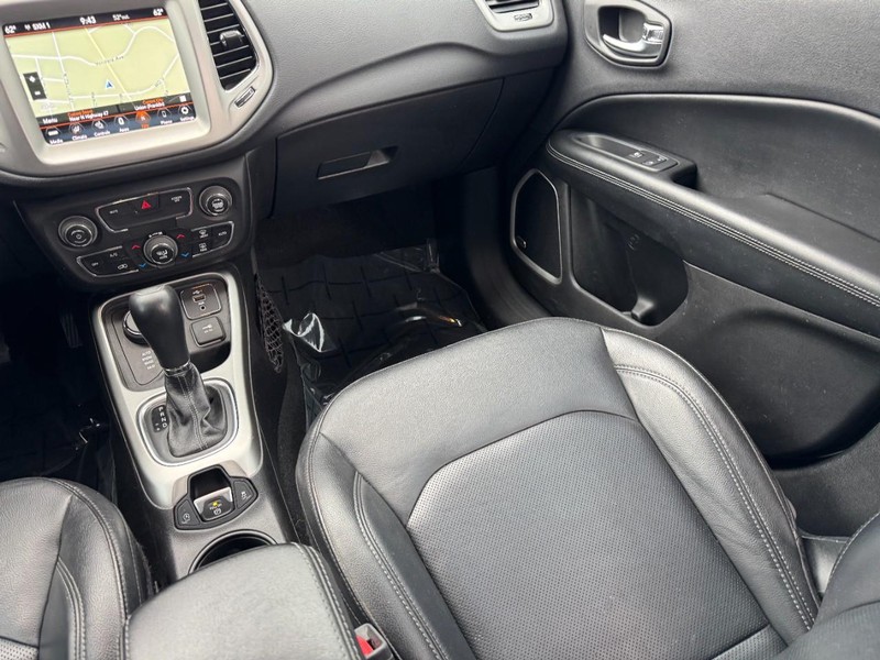 Jeep Compass Vehicle Image 15