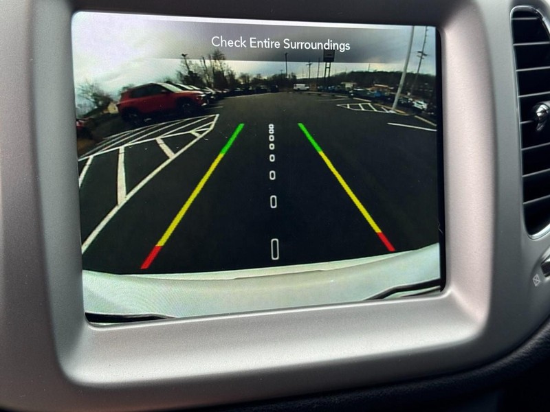 Jeep Compass Vehicle Image 21