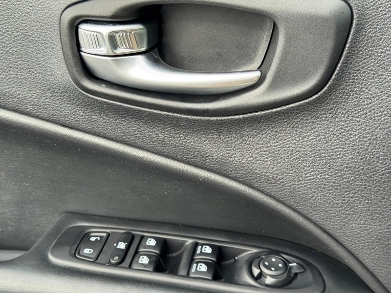 Jeep Compass Vehicle Image 23