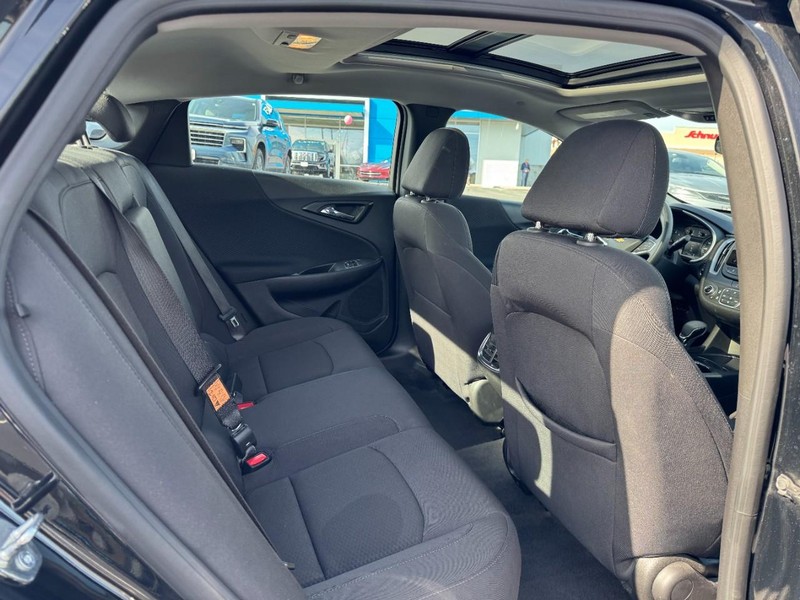 Chevrolet Malibu Vehicle Image 10