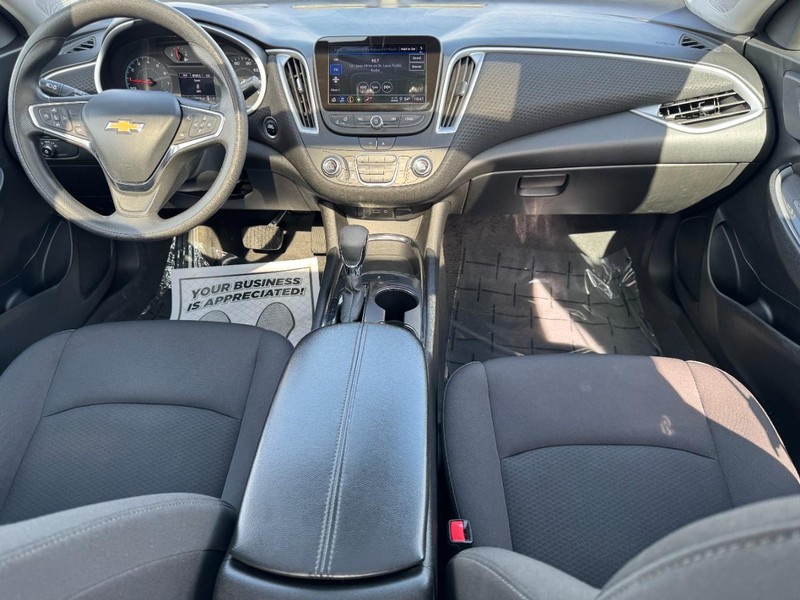 Chevrolet Malibu Vehicle Image 11
