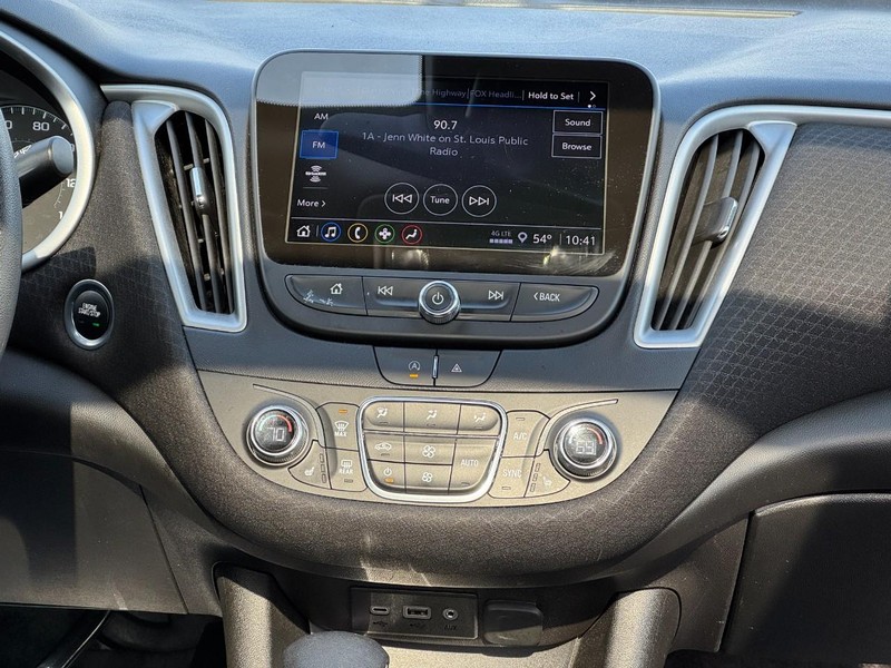 Chevrolet Malibu Vehicle Image 13