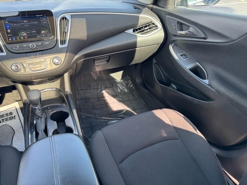 Chevrolet Malibu Vehicle Image 15