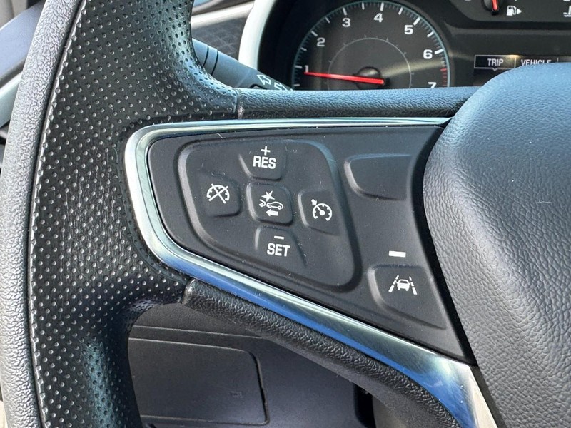 Chevrolet Malibu Vehicle Image 18