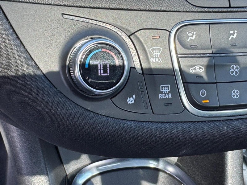 Chevrolet Malibu Vehicle Image 22