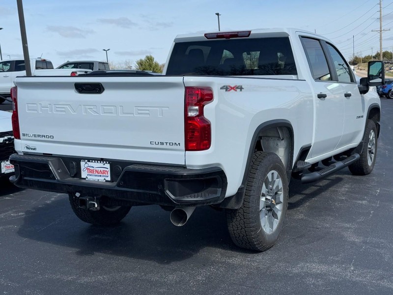 Chevrolet Silverado 2500HD Vehicle Image 04