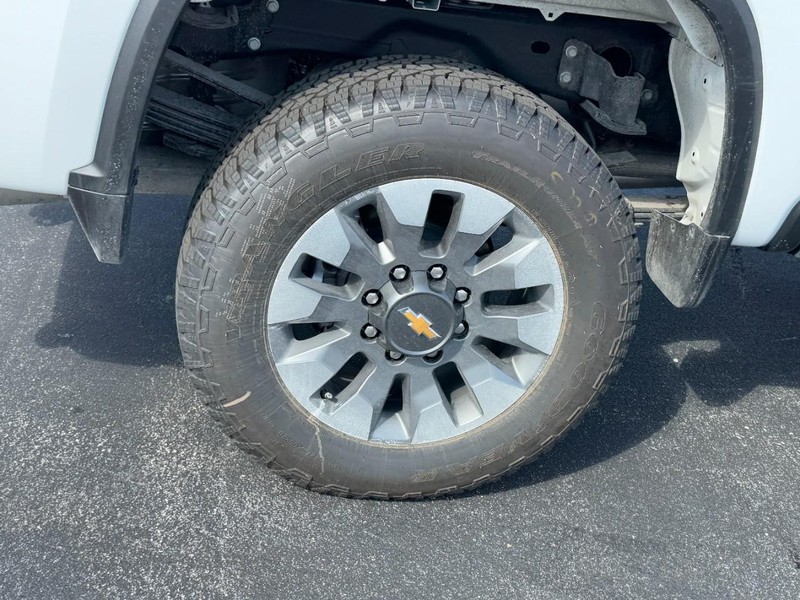 Chevrolet Silverado 2500HD Vehicle Image 05