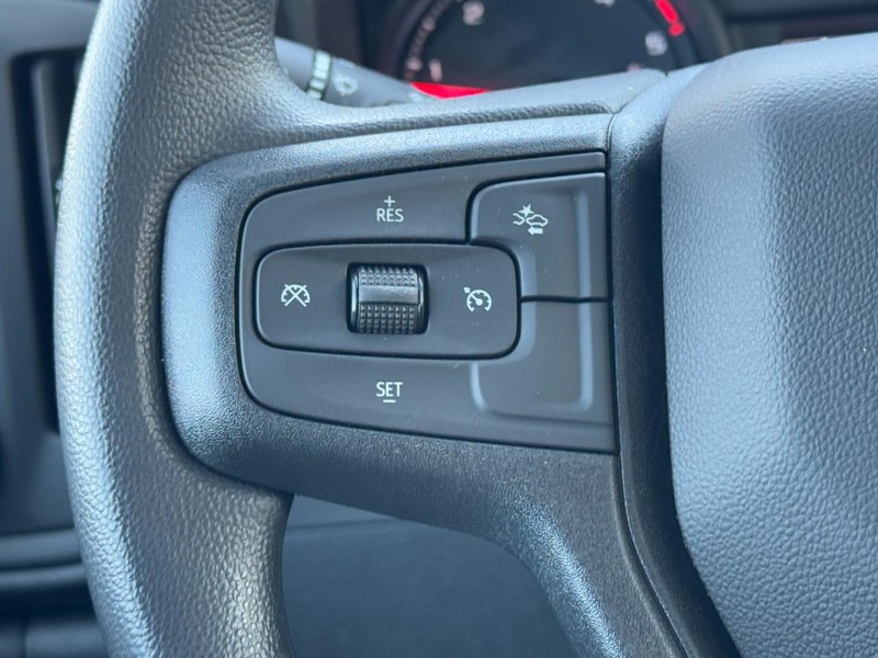 Chevrolet Silverado 2500HD Vehicle Image 11