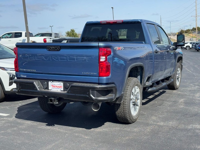 Chevrolet Silverado 2500HD Vehicle Image 04