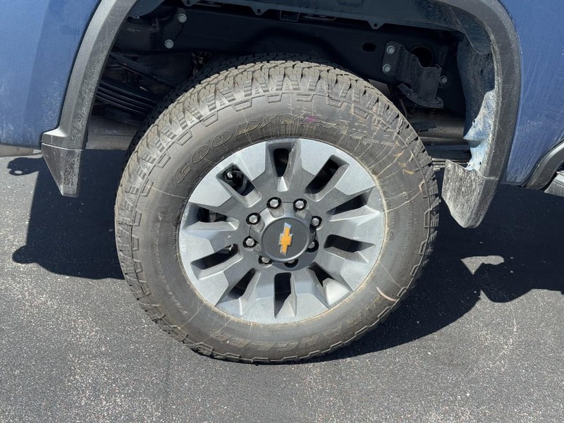 Chevrolet Silverado 2500HD Vehicle Image 05