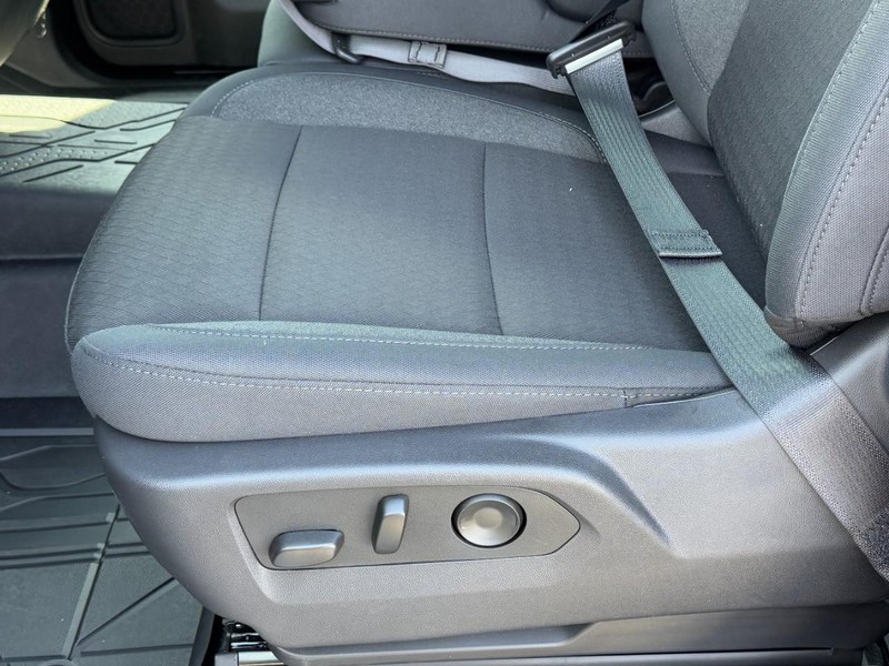 Chevrolet Silverado 2500HD Vehicle Image 14