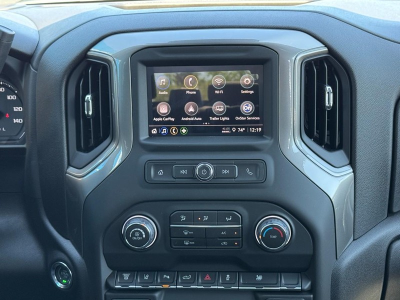 Chevrolet Silverado 2500HD Vehicle Image 09