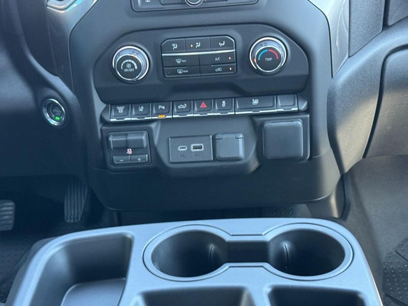 Chevrolet Silverado 2500HD Vehicle Image 10