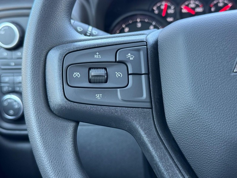 Chevrolet Silverado 2500HD Vehicle Image 11