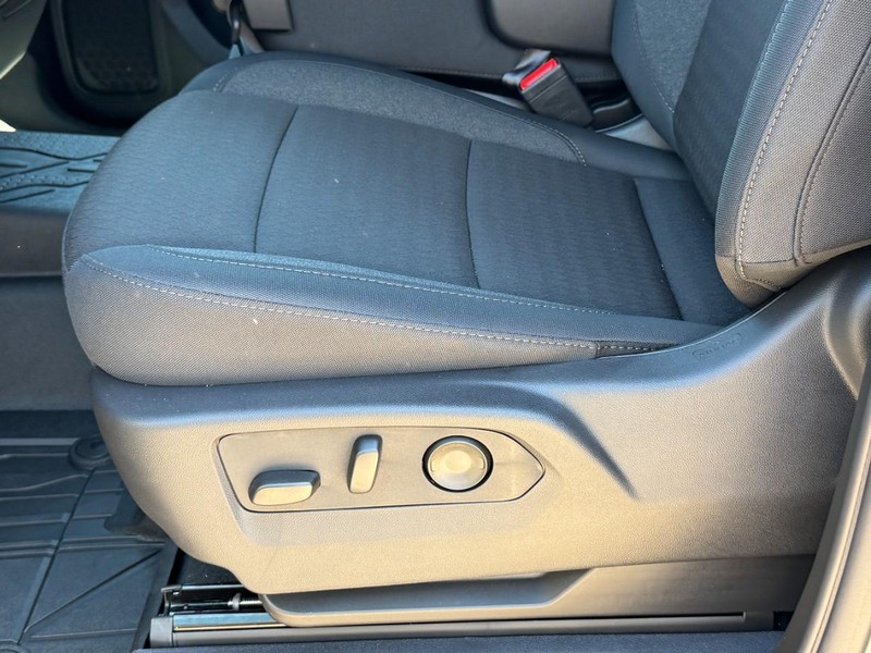 Chevrolet Silverado 2500HD Vehicle Image 14