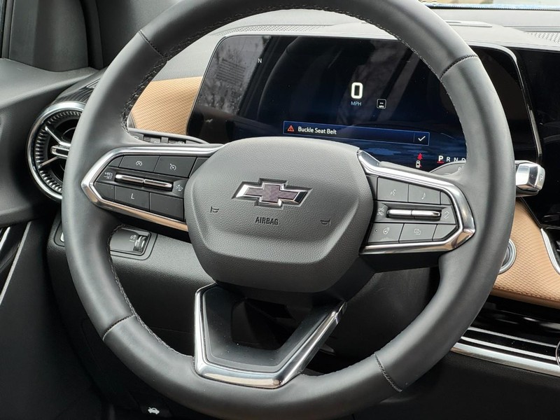 Chevrolet Equinox Vehicle Image 11