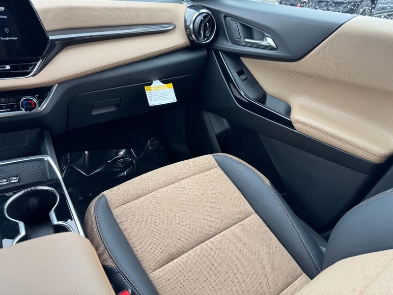 Chevrolet Equinox Vehicle Image 14