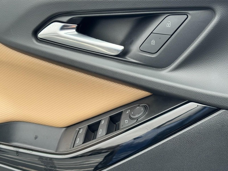 Chevrolet Equinox Vehicle Image 21