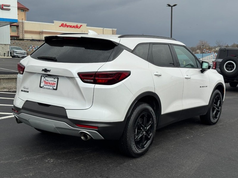 Chevrolet Blazer Vehicle Image 03
