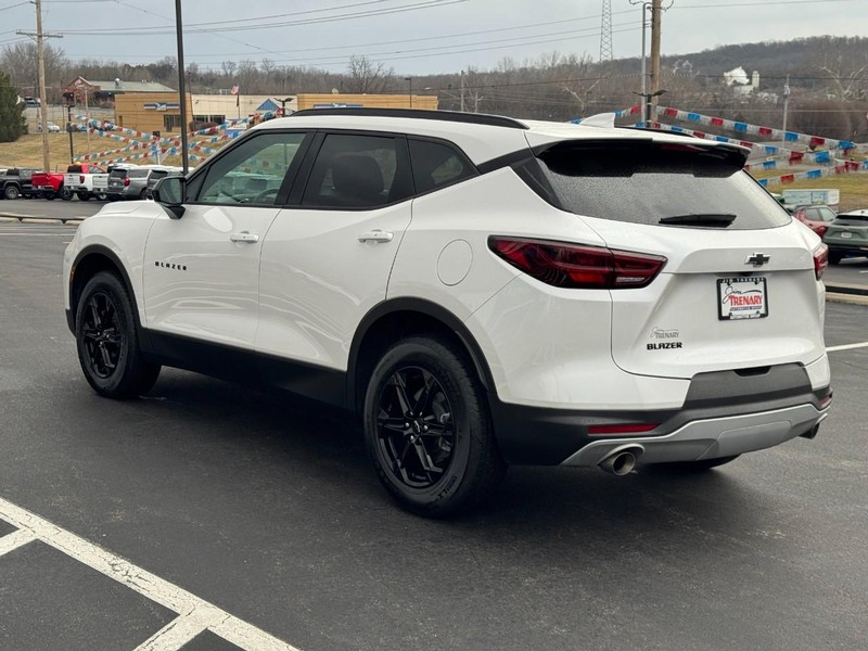 Chevrolet Blazer Vehicle Image 06