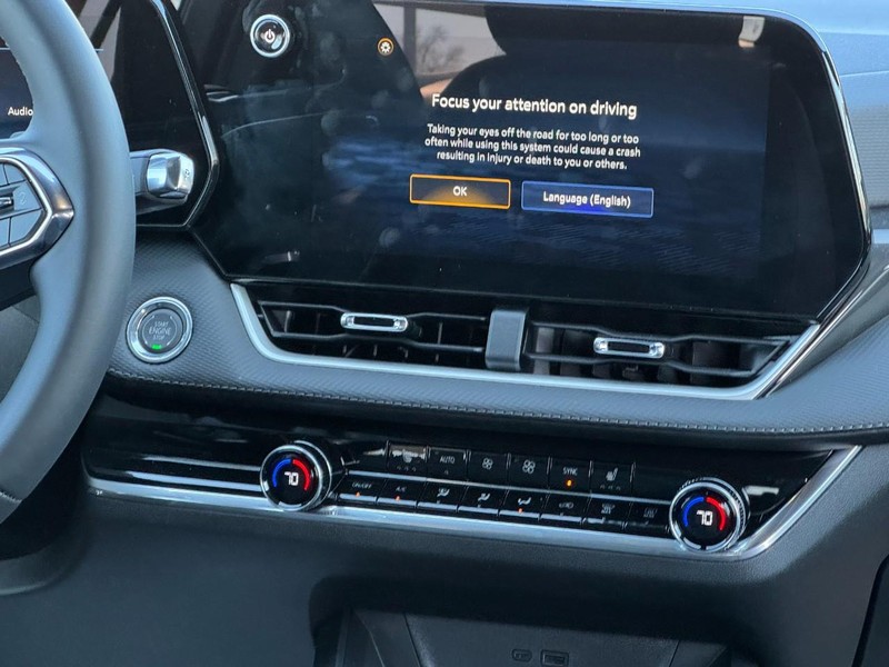 Chevrolet Equinox Vehicle Image 09