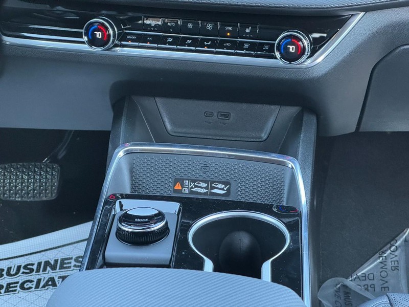 Chevrolet Equinox Vehicle Image 10