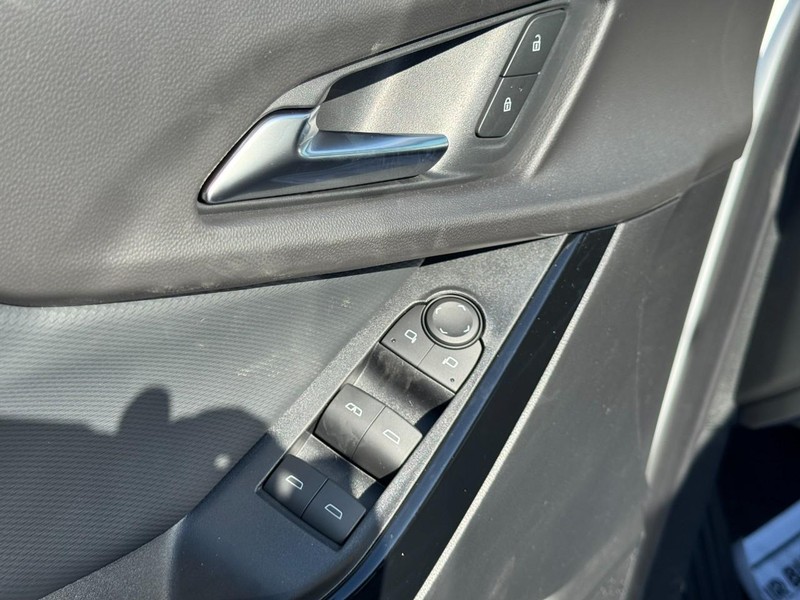 Chevrolet Equinox Vehicle Image 11