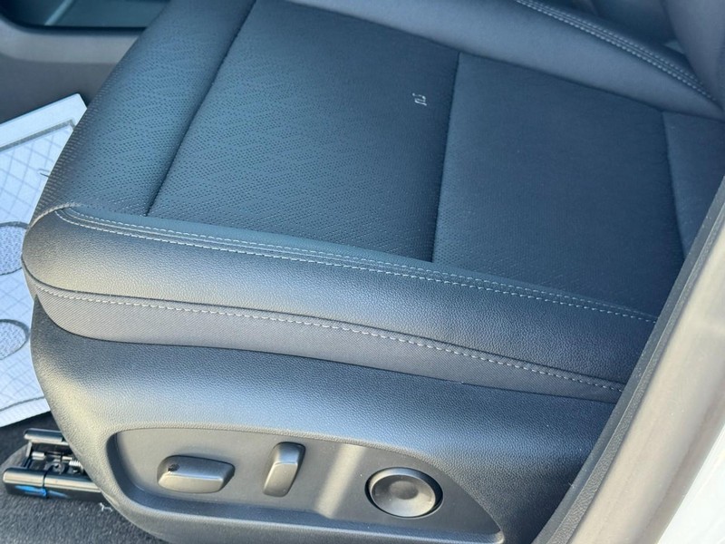 Chevrolet Equinox Vehicle Image 12