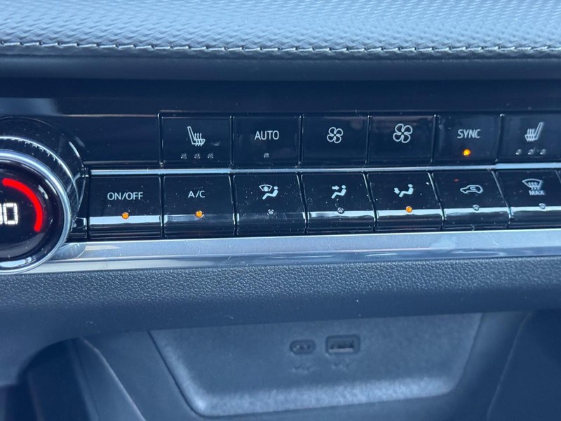 Chevrolet Equinox Vehicle Image 15